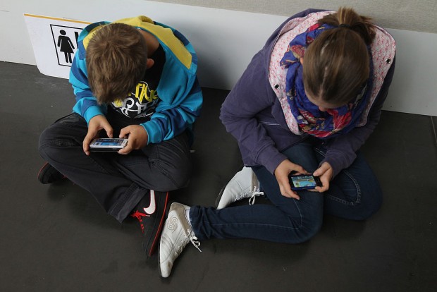 UK Contemplates Banning Smartphone Sales to Under-16s Amid Strong Public Backing
