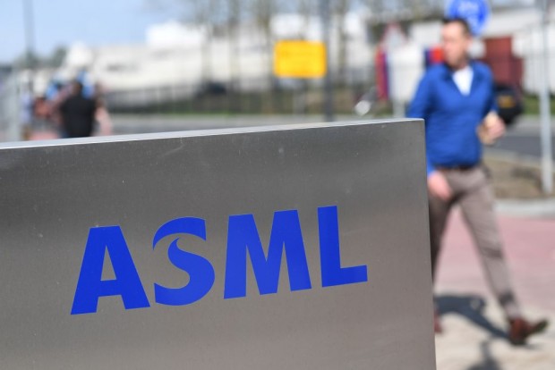 ASML's Sales Drop Drags Chip Stocks, But CEO Wennink is Still Optimistic