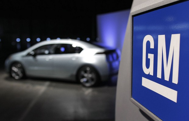 GM Now Luring Tesla Interns Affected by Elon Musk's Layoffs