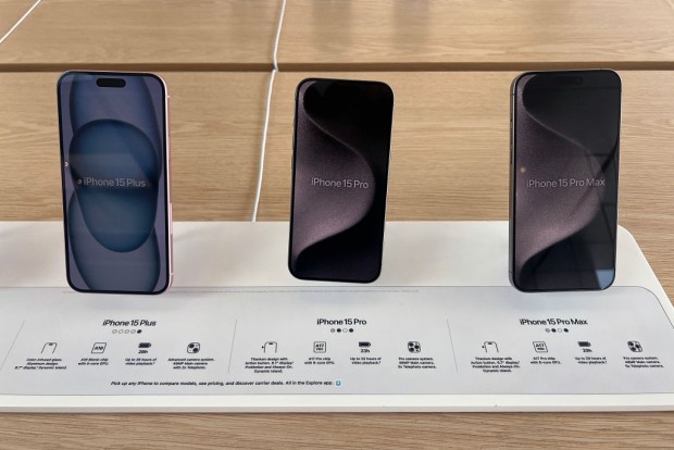 Apple May Release Slimmer iPhone by 2025 in 'Major Redesign' 