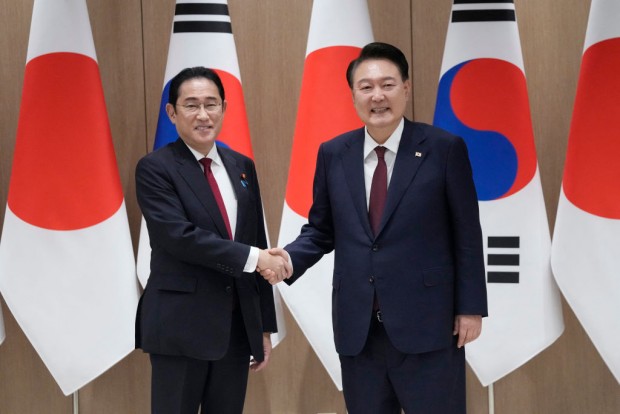South Korea, Japan, China Holds Trilateral Summit in Seoul to Discuss Resuming Free Trade Agreement Talks