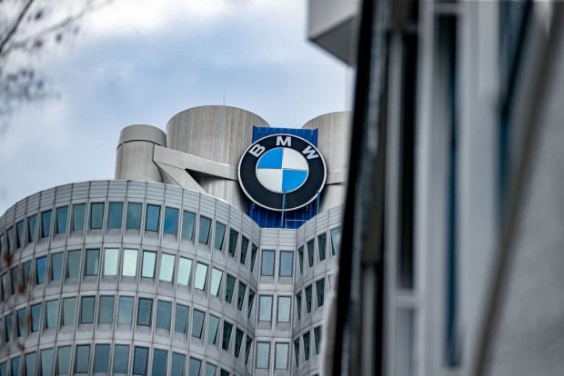 Scholz Visits BMW Factory
