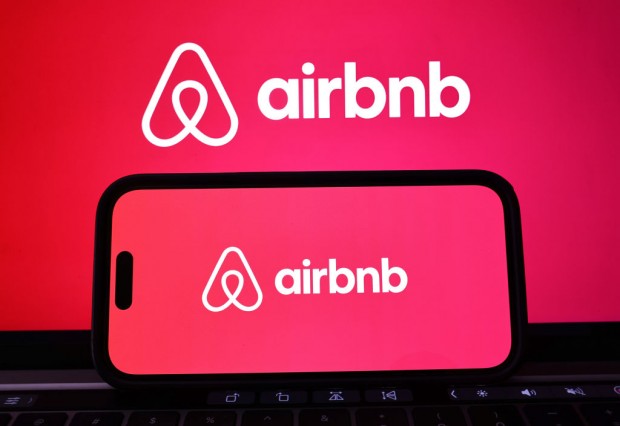 Whistleblower Alleges Airbnb Neglected Extremism Removal, Reinstated Capitol Attack Participants
