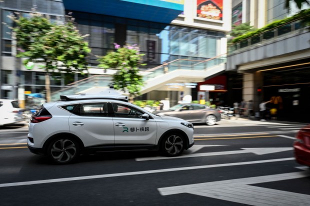 Robotaxi in China Pushes Local Government to Restrict Traditional Ride-Hailing Taxi