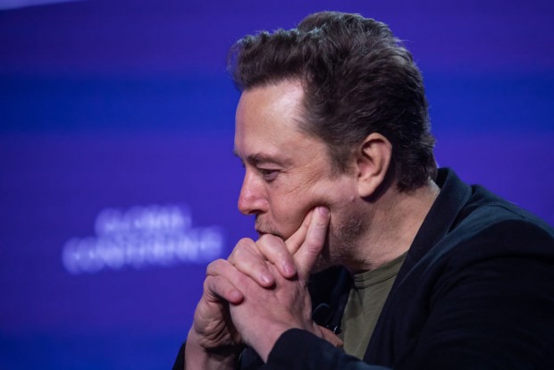 Elon Musk Talks About AI, Reveals Experience With Son-Turned-Daughter in Interview