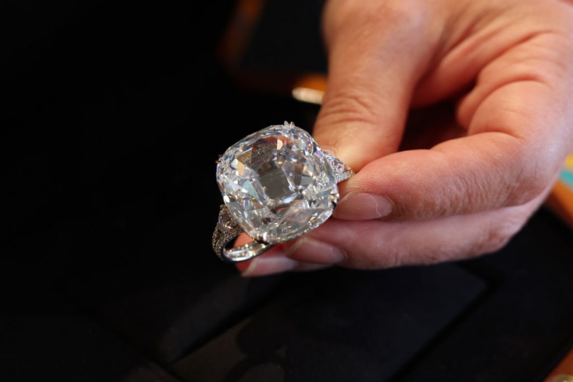 Manhattan Gemstone Dealer Charged for Diamond Fraud