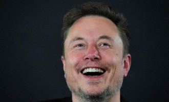 Elon Musk Seeks 25% Voting Power at Tesla Before Pursuing AI and Robotics