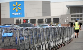 Walmart to Offer Store Managers Company Stock as Compensation