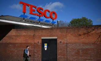 Tesco Delays Pay Rise for a Month, Angering Employees