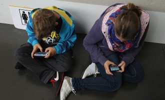 UK Contemplates Banning Smartphone Sales to Under-16s Amid Strong Public Backing