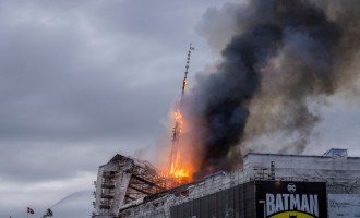 Denmark: Iconic 400-Year-Old Copanhagen Stock Exchange Building Collapses in Fire