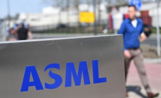 ASML's Sales Drop Drags Chip Stocks, But CEO Wennink is Still Optimistic