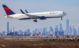 Delta Air Lines Increases Flight Attendant, Ground Workers Wages by 5%, Boosts Starting Pay