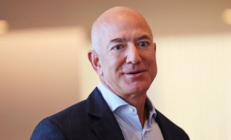 Jeff Bezos Backs High Standards Amid Ethical Questions Over New Washington Post Publisher