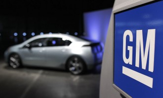GM Now Luring Tesla Interns Affected by Elon Musk's Layoffs