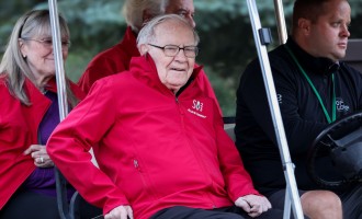 How Can People Make Most Out of Wealth at Any Age? Let Warren Buffett Be an Example