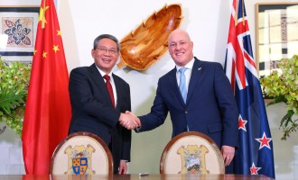 China's Li Visits NZ to Strengthen Business, Trade Ties
