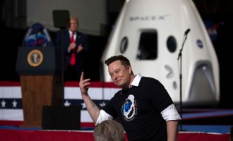  Elon Musk Says Donald Trump Calls Him 'Out of the Blue for No Reason,' Reveals Some of What They Discussed at Tesla Meet