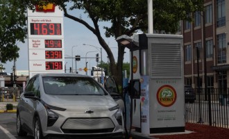 30% of Global EV Owners Consider Switching Back to Gas Cars, Survey Says