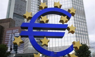 A structure showing the Euro currency sign is seen in front of the European Central Bank (ECB) headquarters in Frankfurt July 11, 2012. REUTERS/Alex Domanski