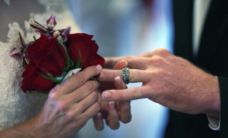 Couples Get Married In Group Ceremony On Valentine's Day