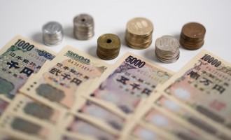 Yen Halts Three-Week Advance as Traders Wait for G-20 Action